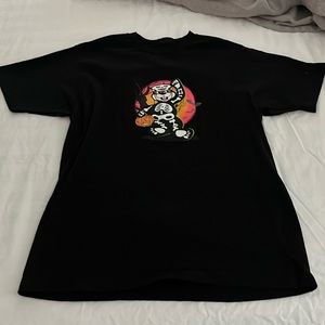 2022 Buc-ees Halloween shirt size Large